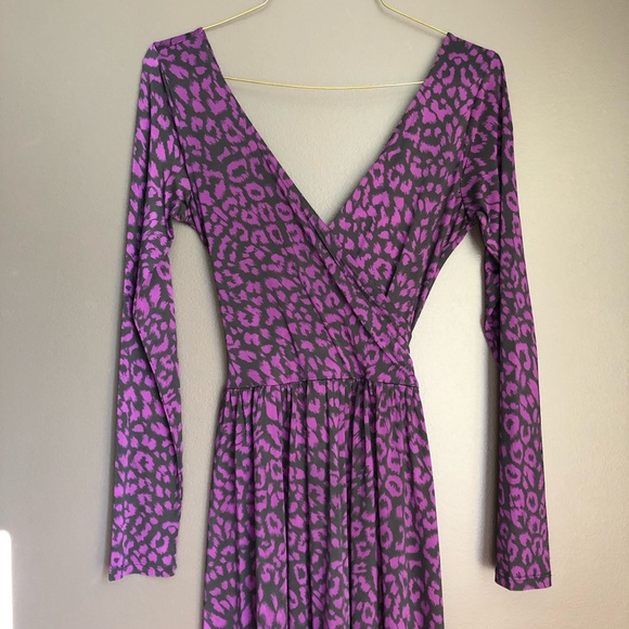 Long Sleeve Low Cut Dress - Picture 5 of 6